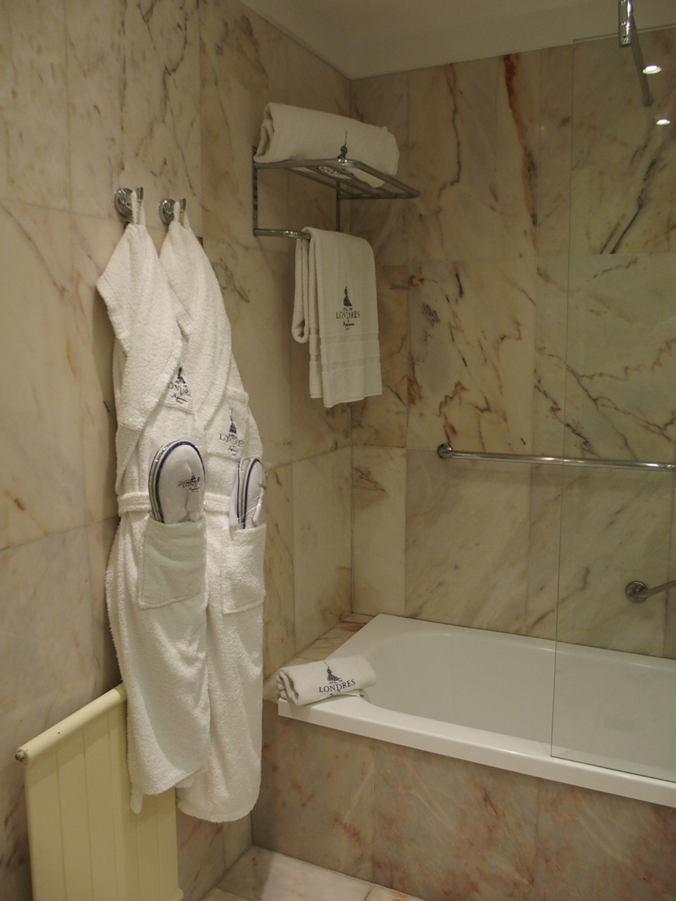 サンセバスチャンのホテルロンドレスのバスルーム