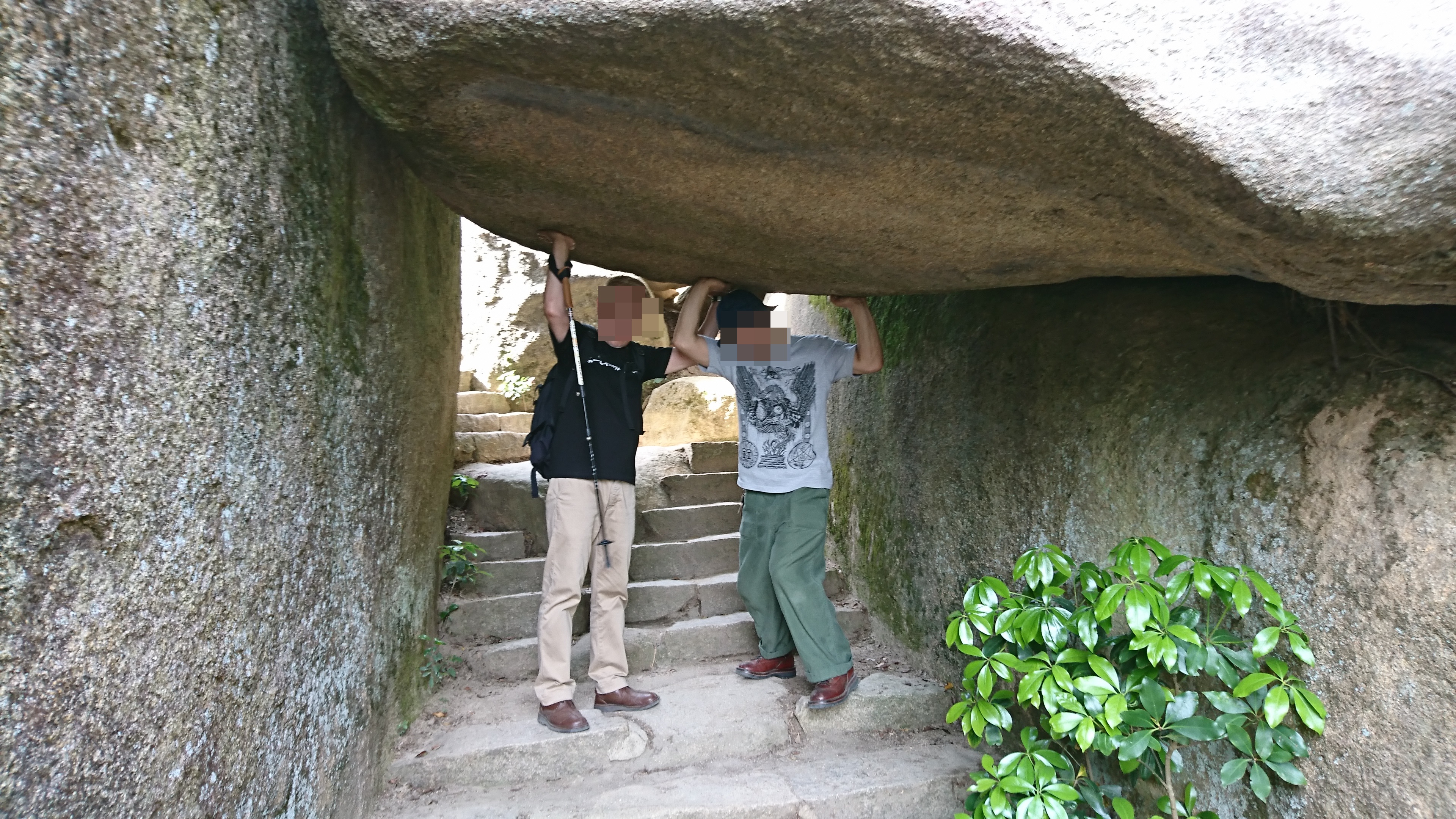 宮島弥山展望台への登山道にある奇岩くぐり岩