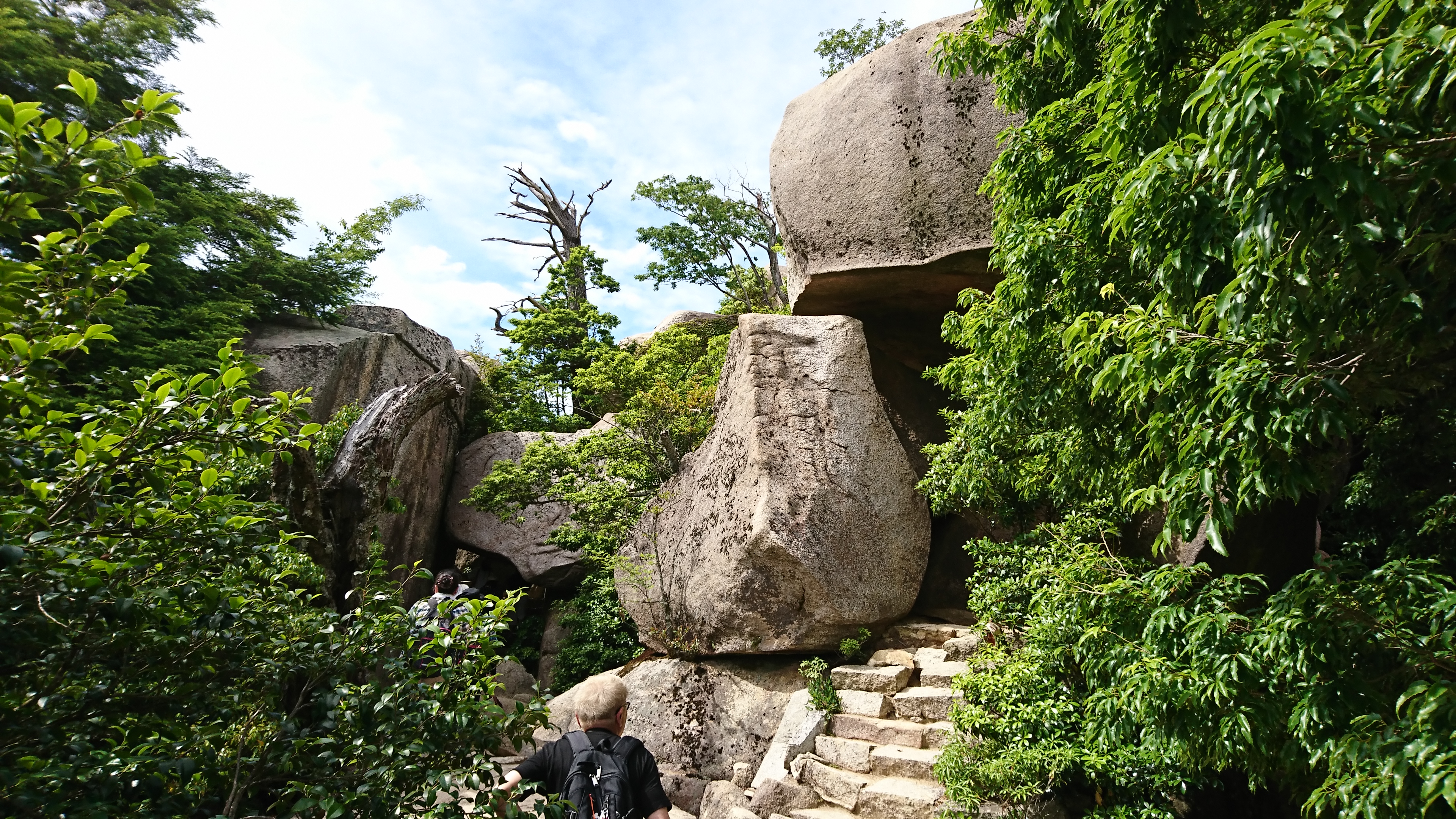 宮島弥山展望台への登山道にある不動岩