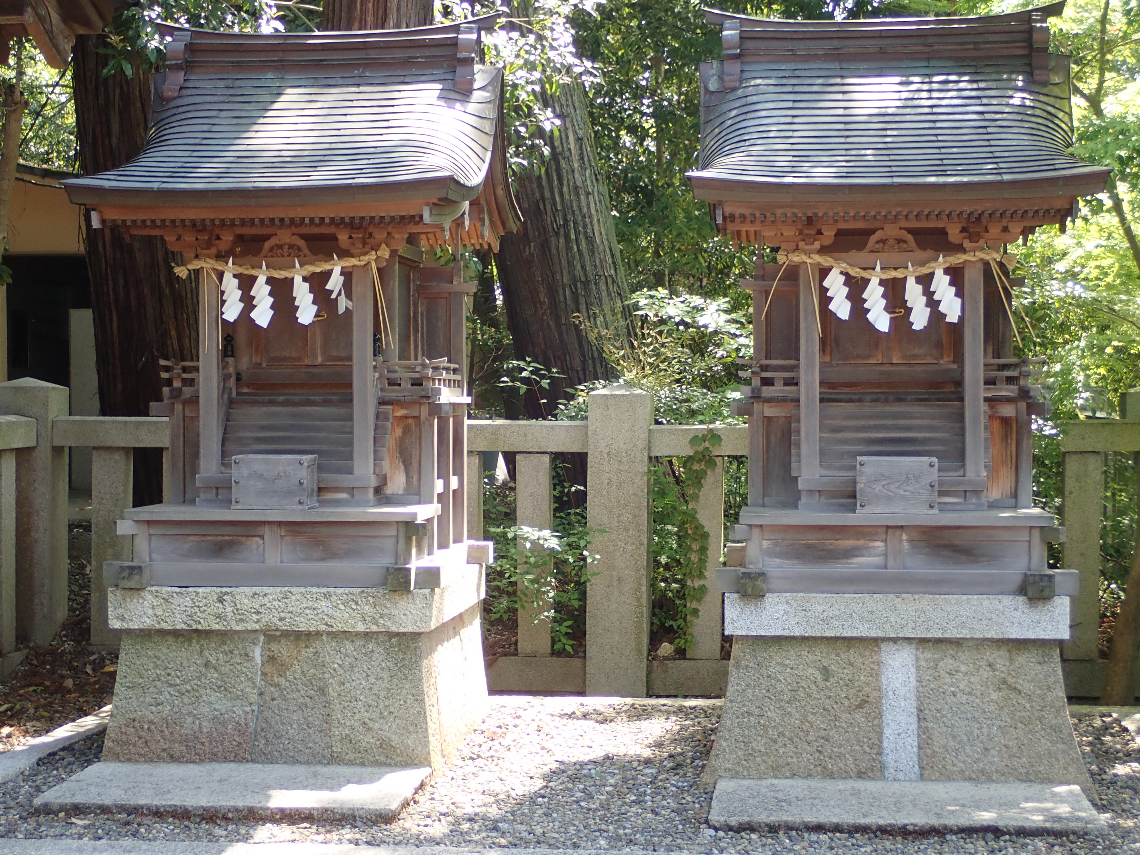 多賀大社の太閤橋の近くにある愛宕神社と秋葉神社