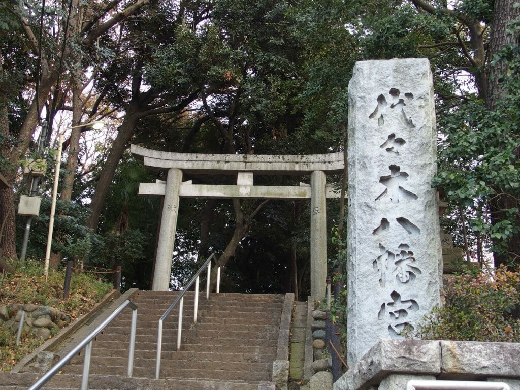 代々木八幡宮はパワースポットすぎ 御朱印 お守りも人気です 幸せになる