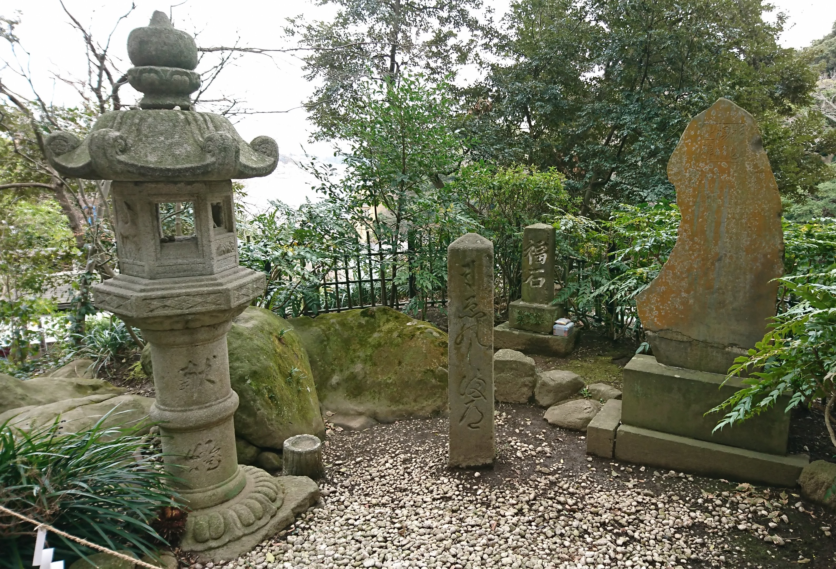 江ノ島神社の福石