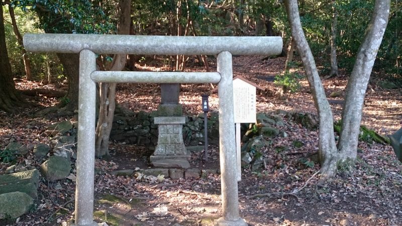 熱海の伊豆山神社の結明神社のご神体