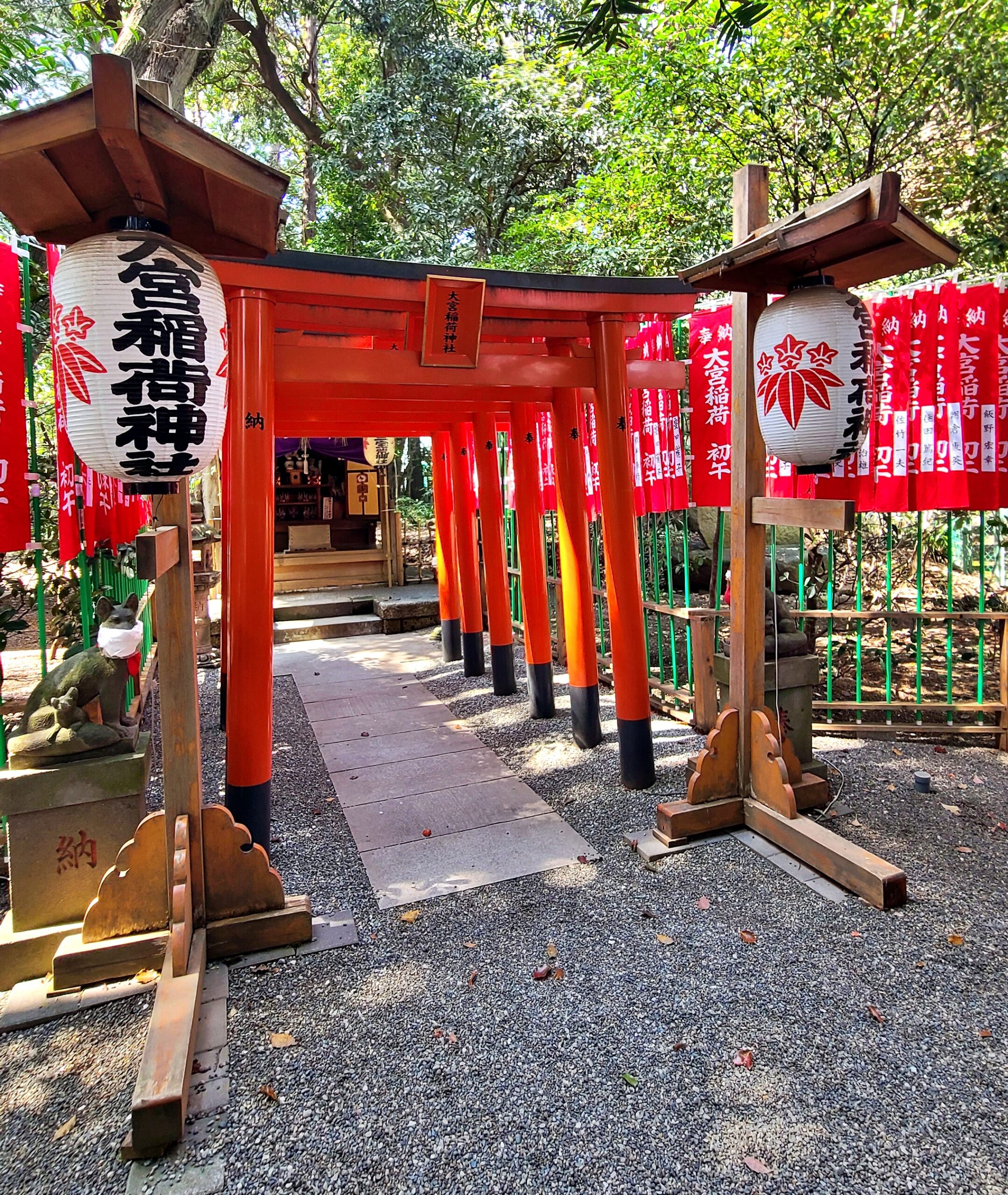 大宮八幡宮で小さいおじさんの目撃説が多い大宮稲荷社