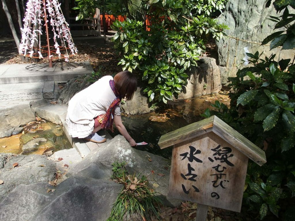 生田神社の水みくじ 恋みくじは当たる 生田の森で良縁 子宝 安産祈願 幸せになる