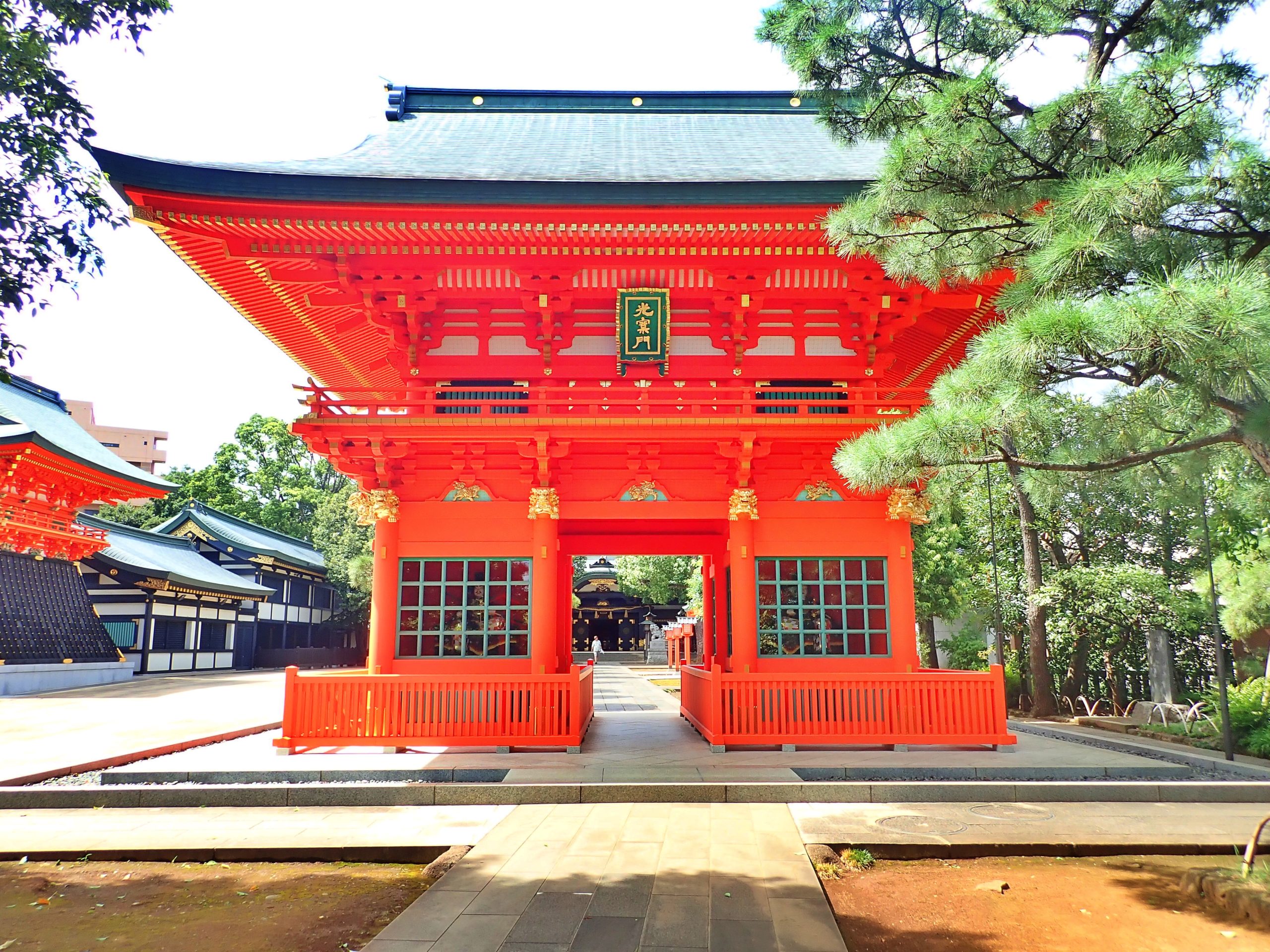 穴八幡宮の光寮門