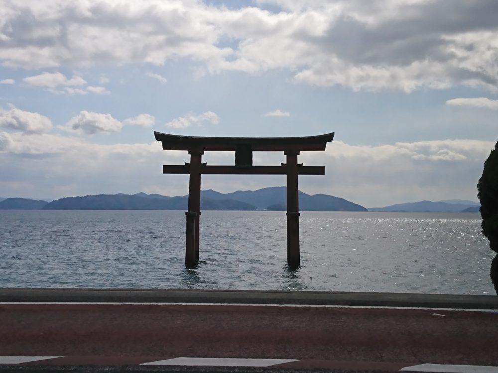 白鬚神社の湖上の鳥居