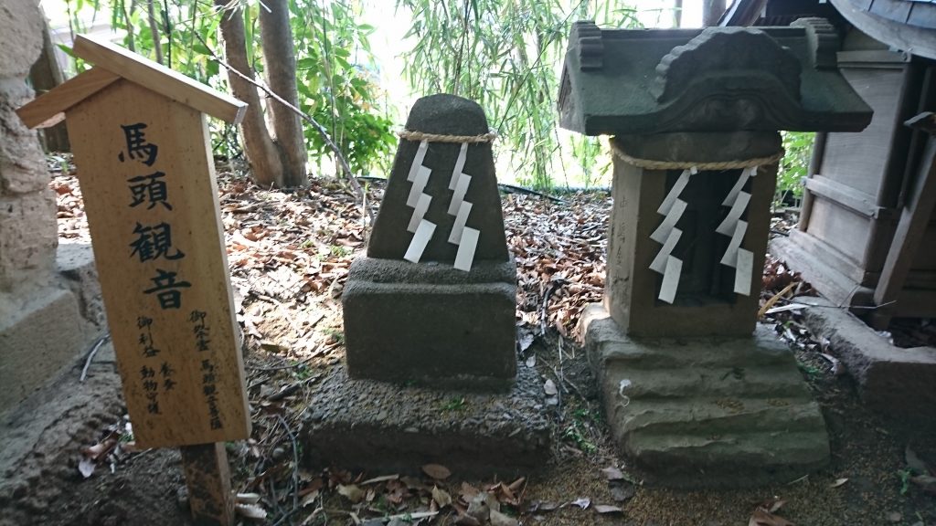 川越氷川神社の境内にある馬頭観音