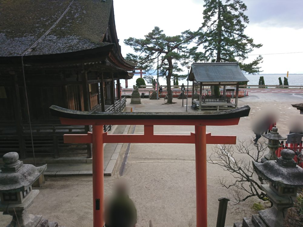 白鬚神社の階段から見える琵琶湖