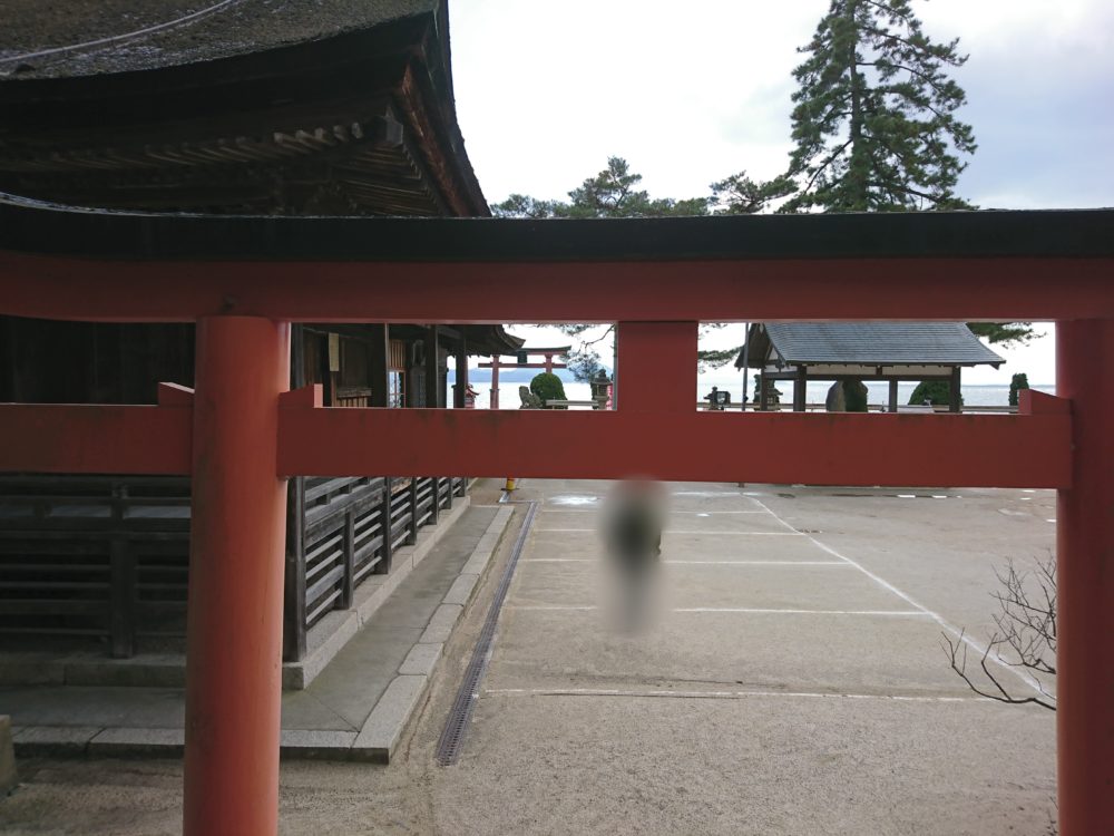 白鬚神社の境内