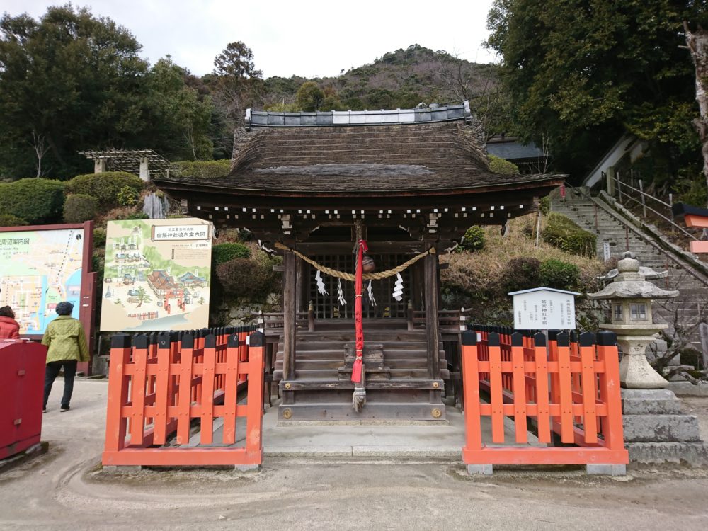 白鬚神社の境内