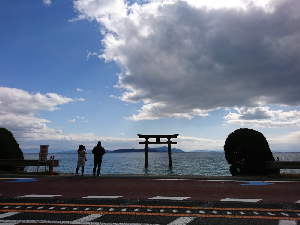 白鬚神社の湖上の鳥居