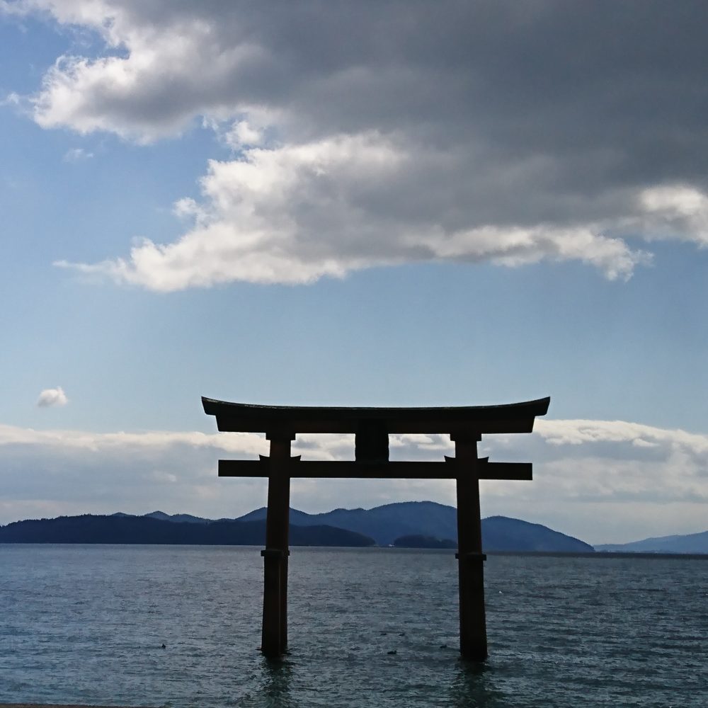 白鬚神社の湖上の鳥居