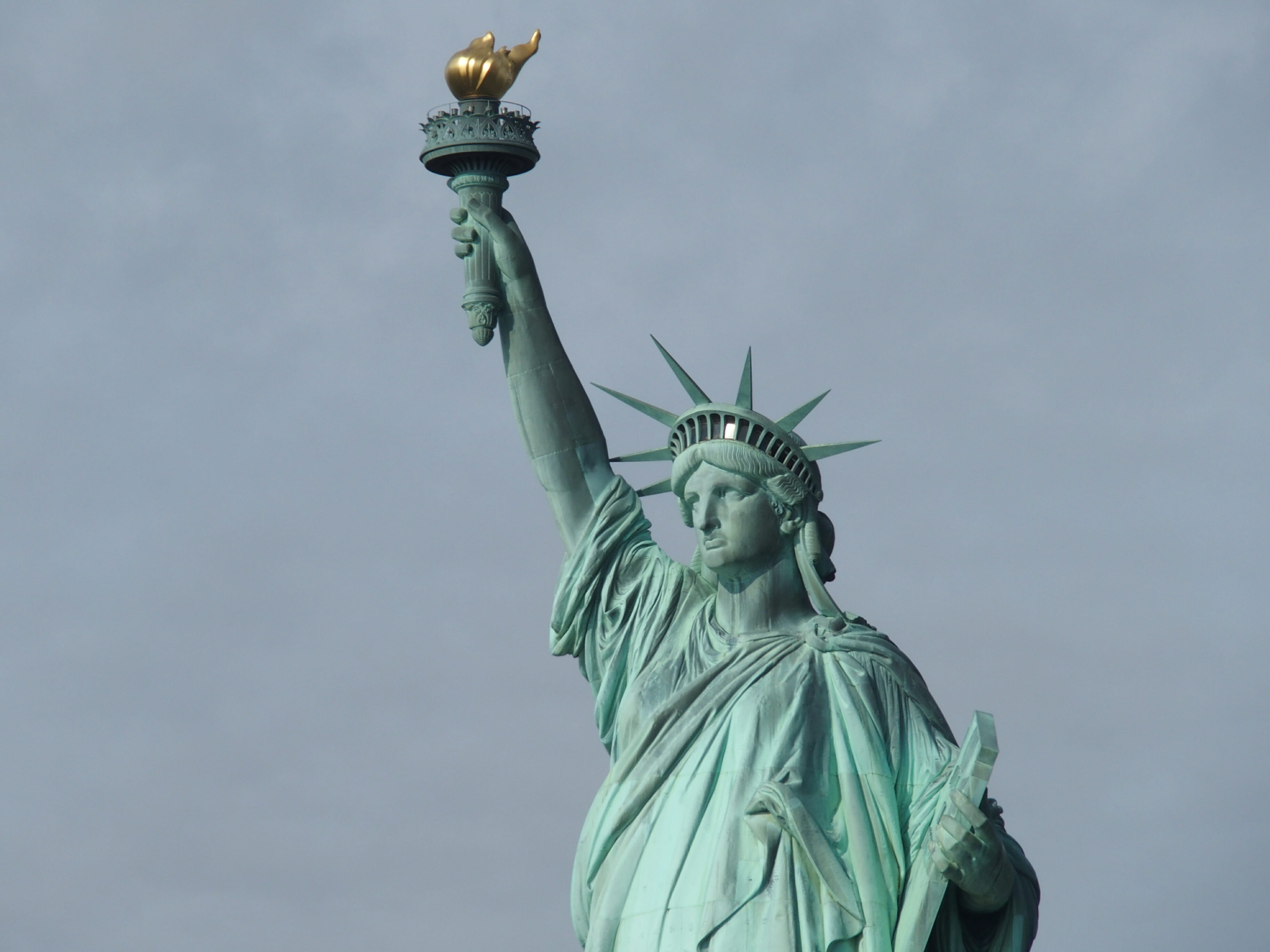 ニューヨークの観光で自由の女神は絶対に外せないです