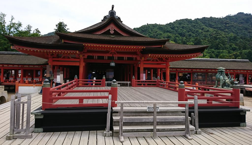 厳島神社の高舞台