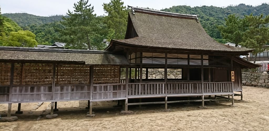 広島県宮島の世界遺産厳島神社で学業成就のご利益がある天神社