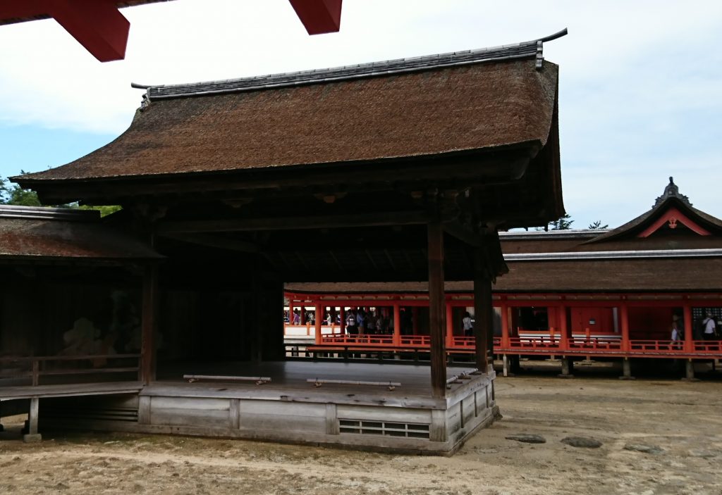 厳島神社の能舞台