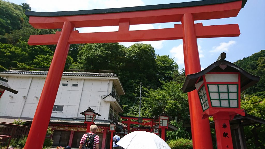 津和野の太鼓谷稲成神社の千本鳥居に向かう道のり