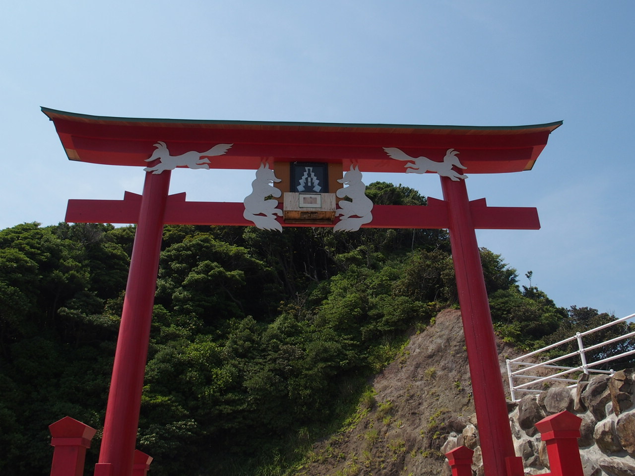 元乃隅神社の日本一入れにくいお賽銭箱