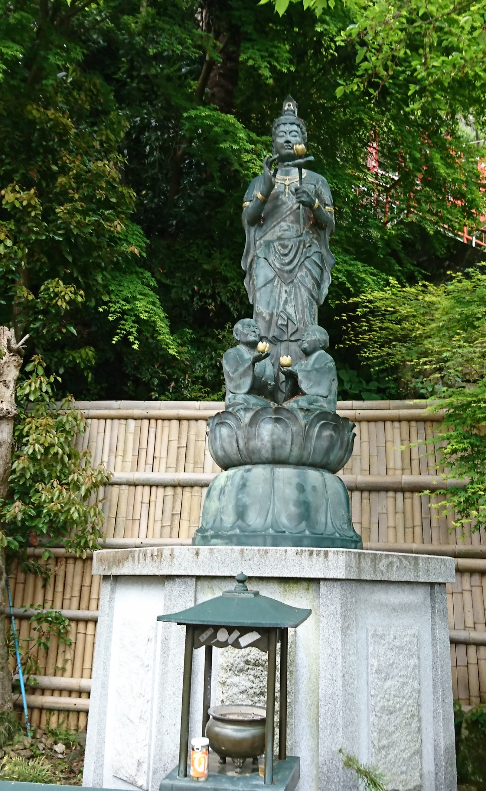 竹生島宝厳寺から都九夫須麻神社へと向かう道のりにいらした観音様