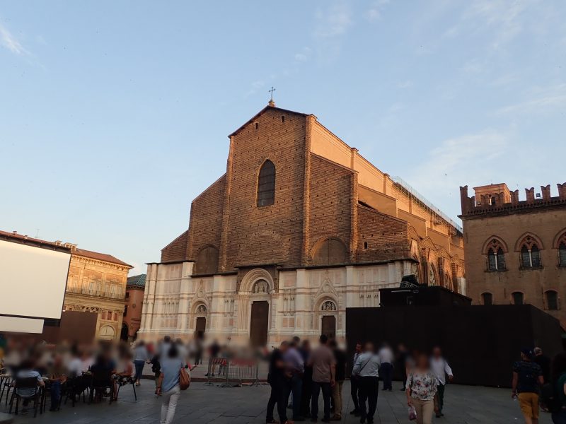 ボローニャのマッジョーレ広場にあるサン・ペトロ―ニオ大聖堂