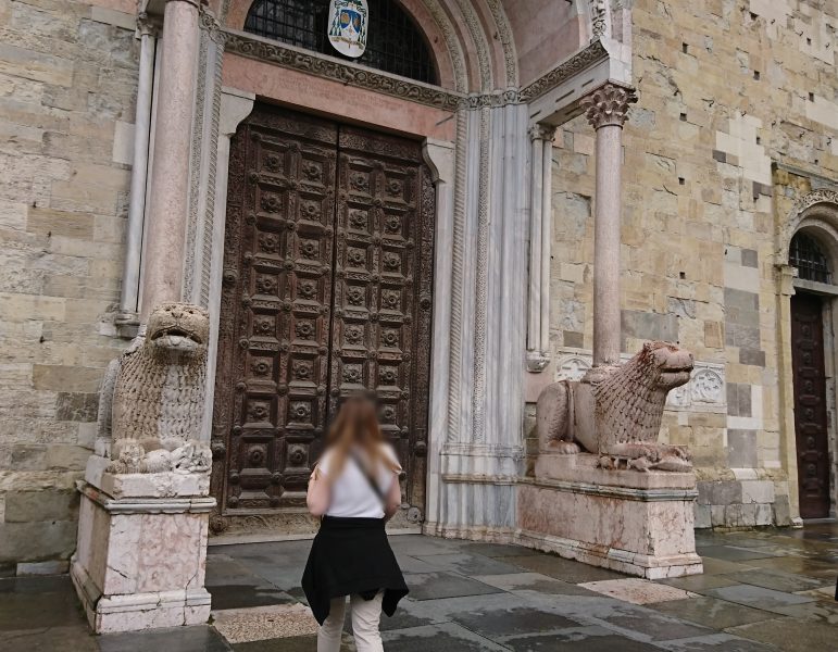 パルマ大聖堂の入り口のプロテュルムのライオン