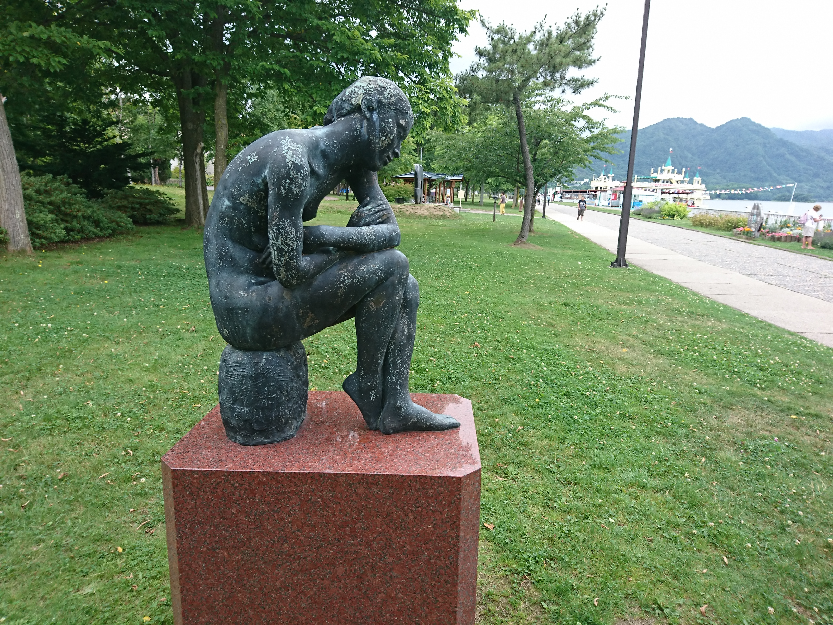 洞爺湖畔の銅像