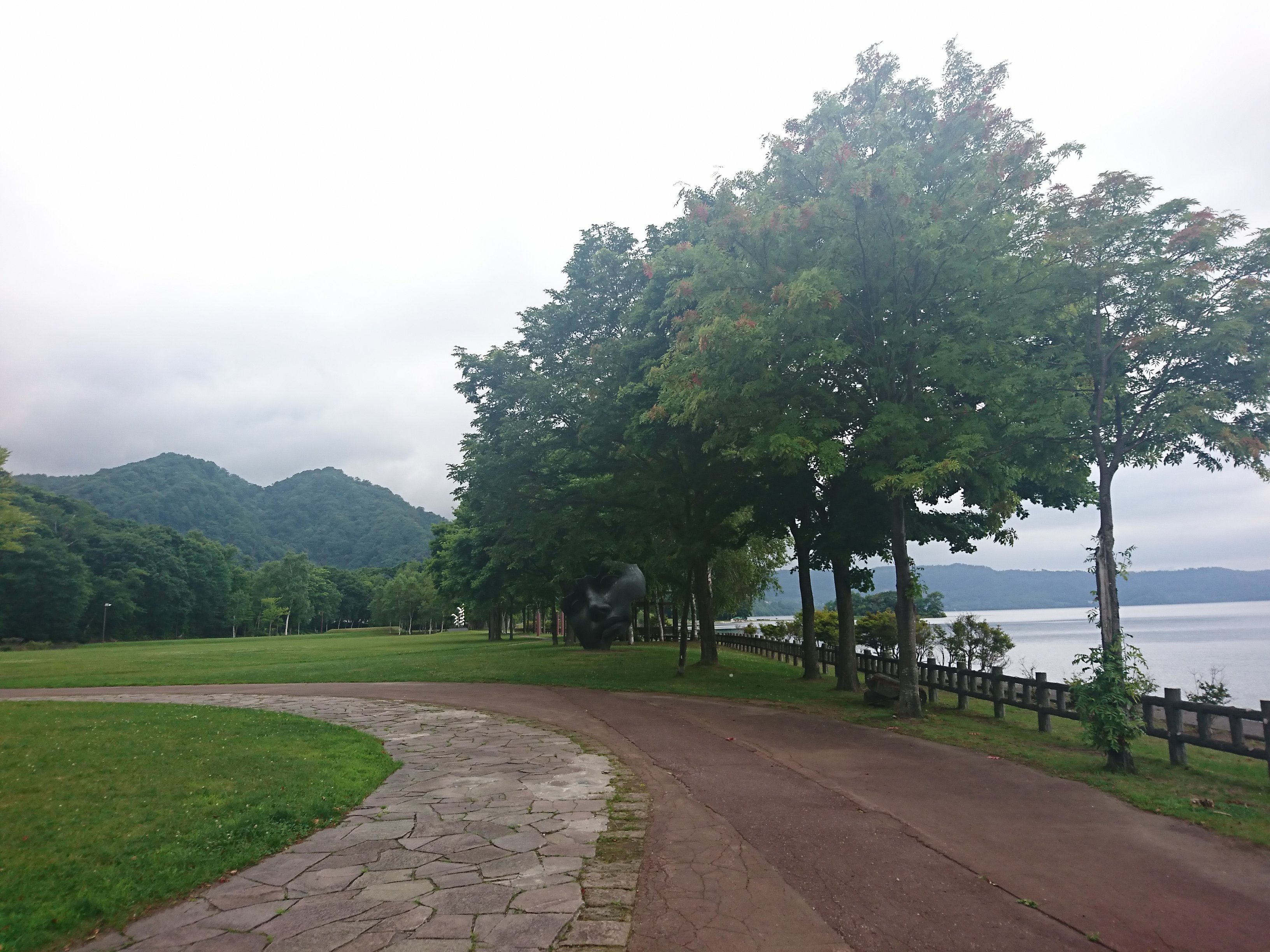 洞爺湖湖畔から珍小島公園を散策