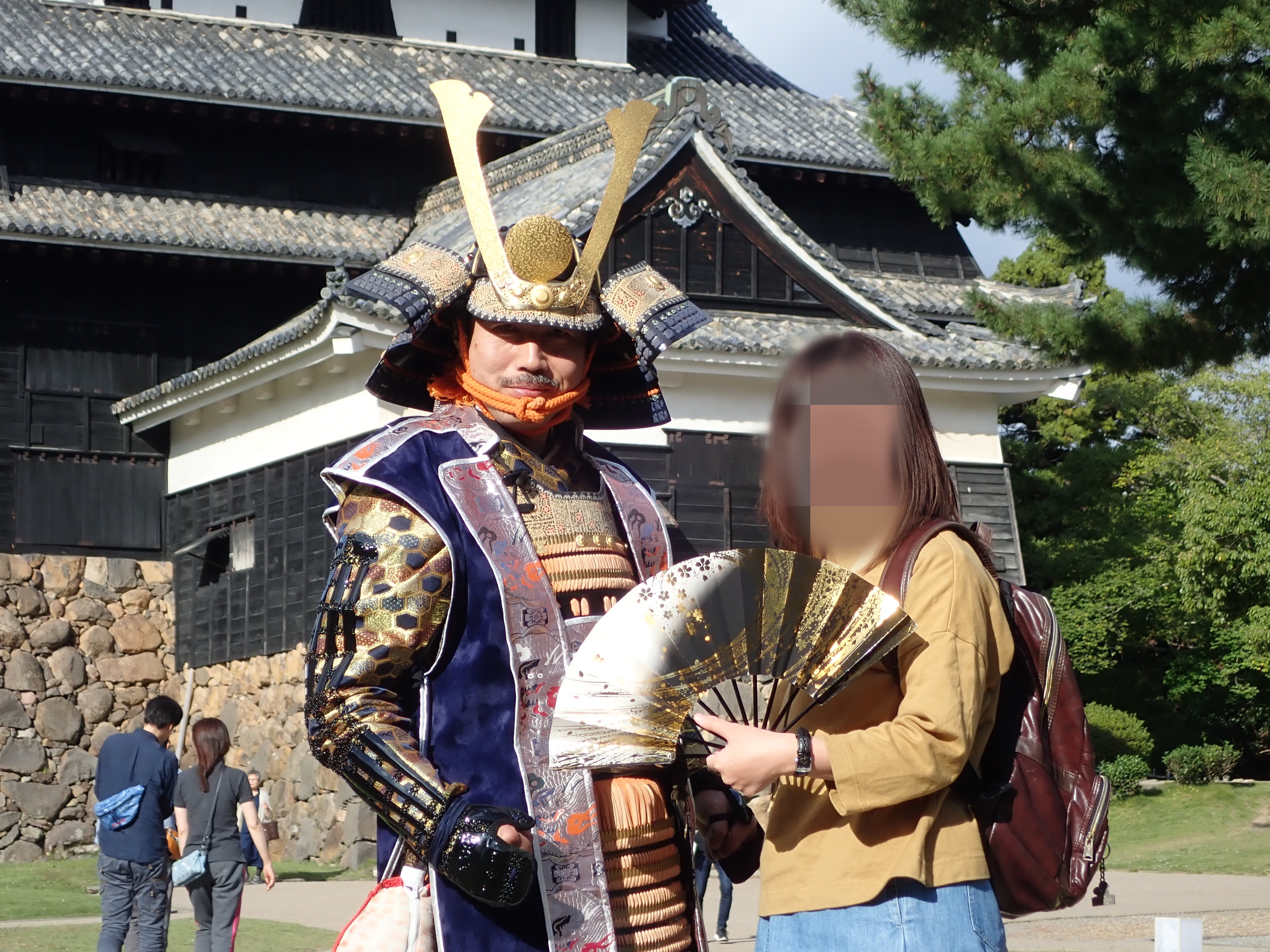 松江城で松江若武者隊と一緒に撮影