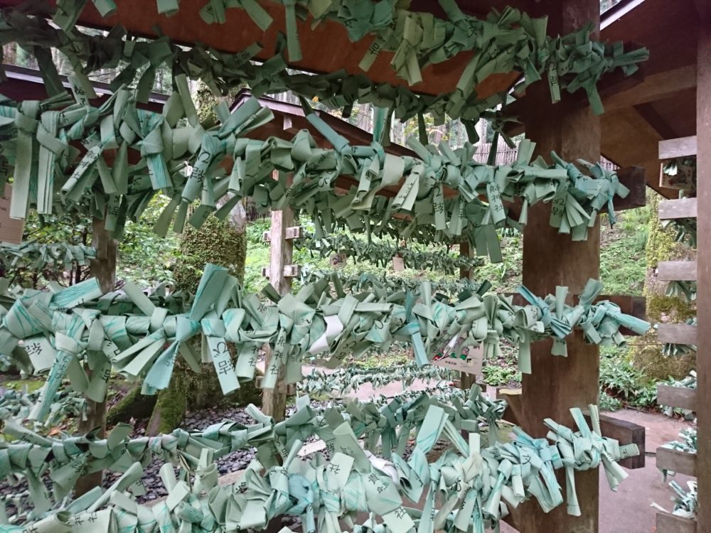 貴船神社の結社で有名な結び文