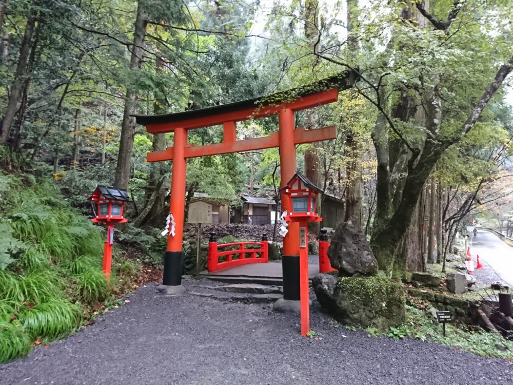 貴船神社の奥宮へと続く道のりにある思ひ川と思ひ橋