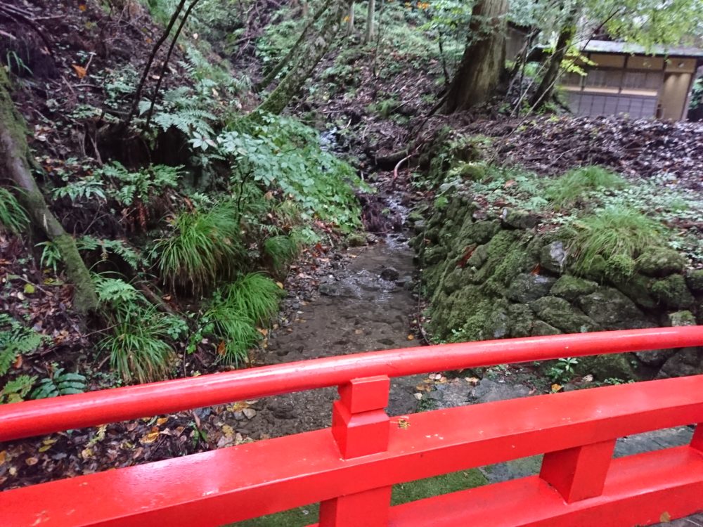 貴船神社の奥宮へと続く道のりにある思ひ川と思ひ橋