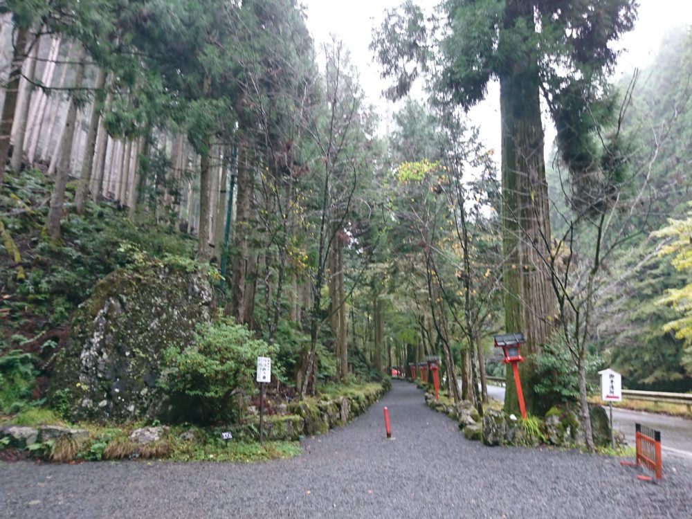 貴船神社の奥宮へと続く道のり