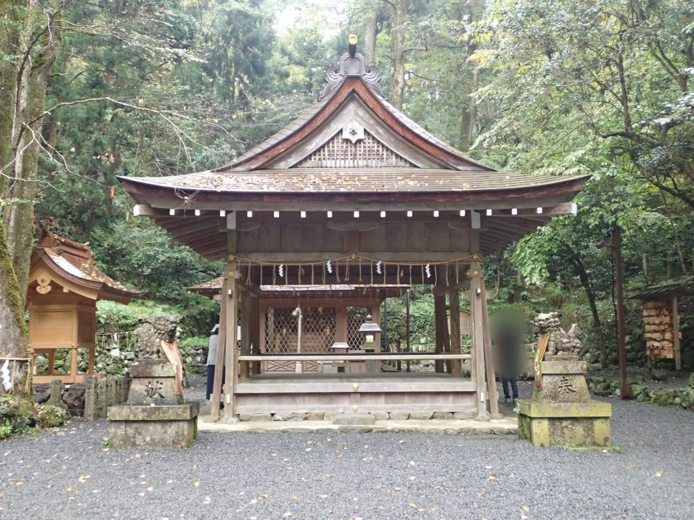 貴船神社の奥宮の拝殿