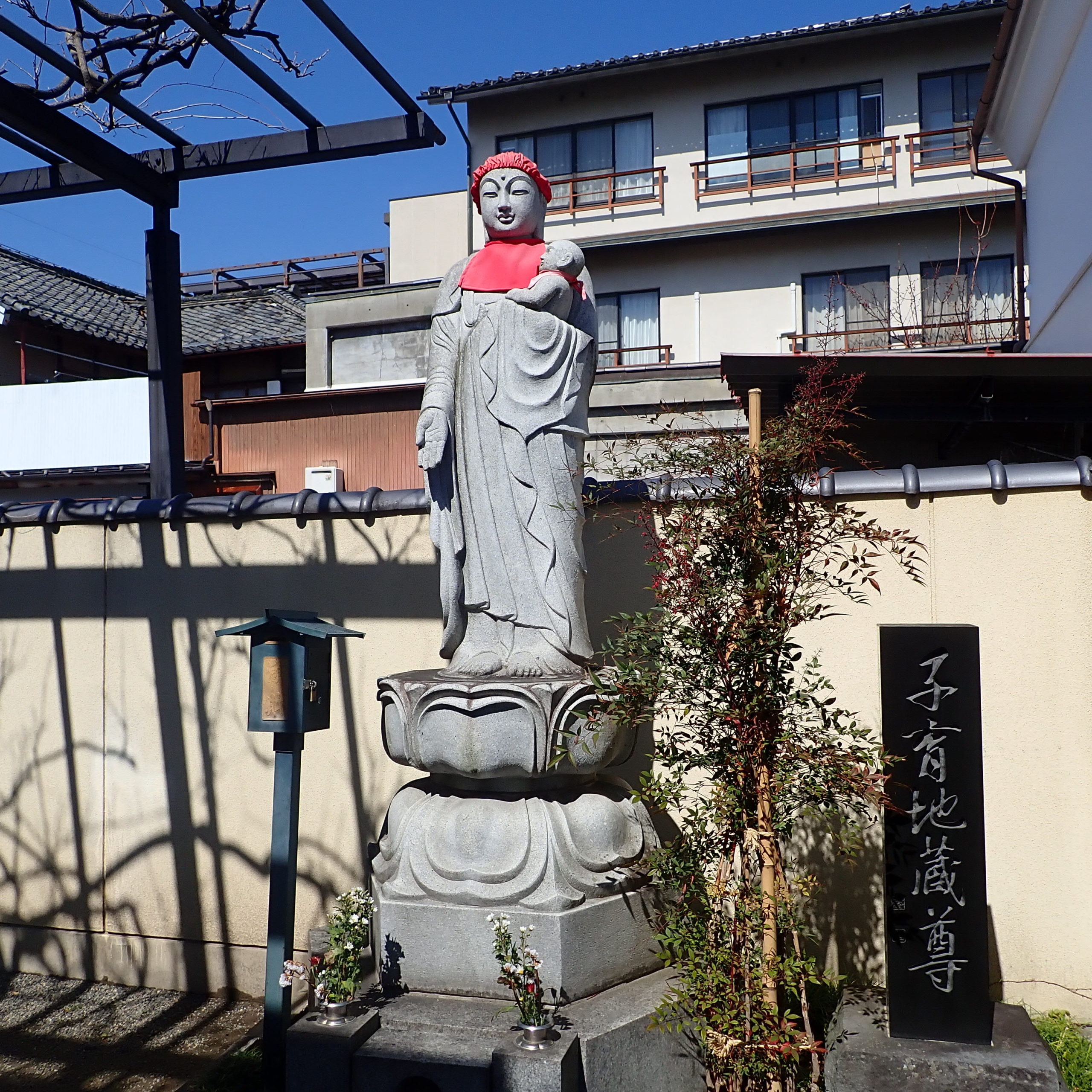 大本山善光寺大本願の子育て地蔵尊