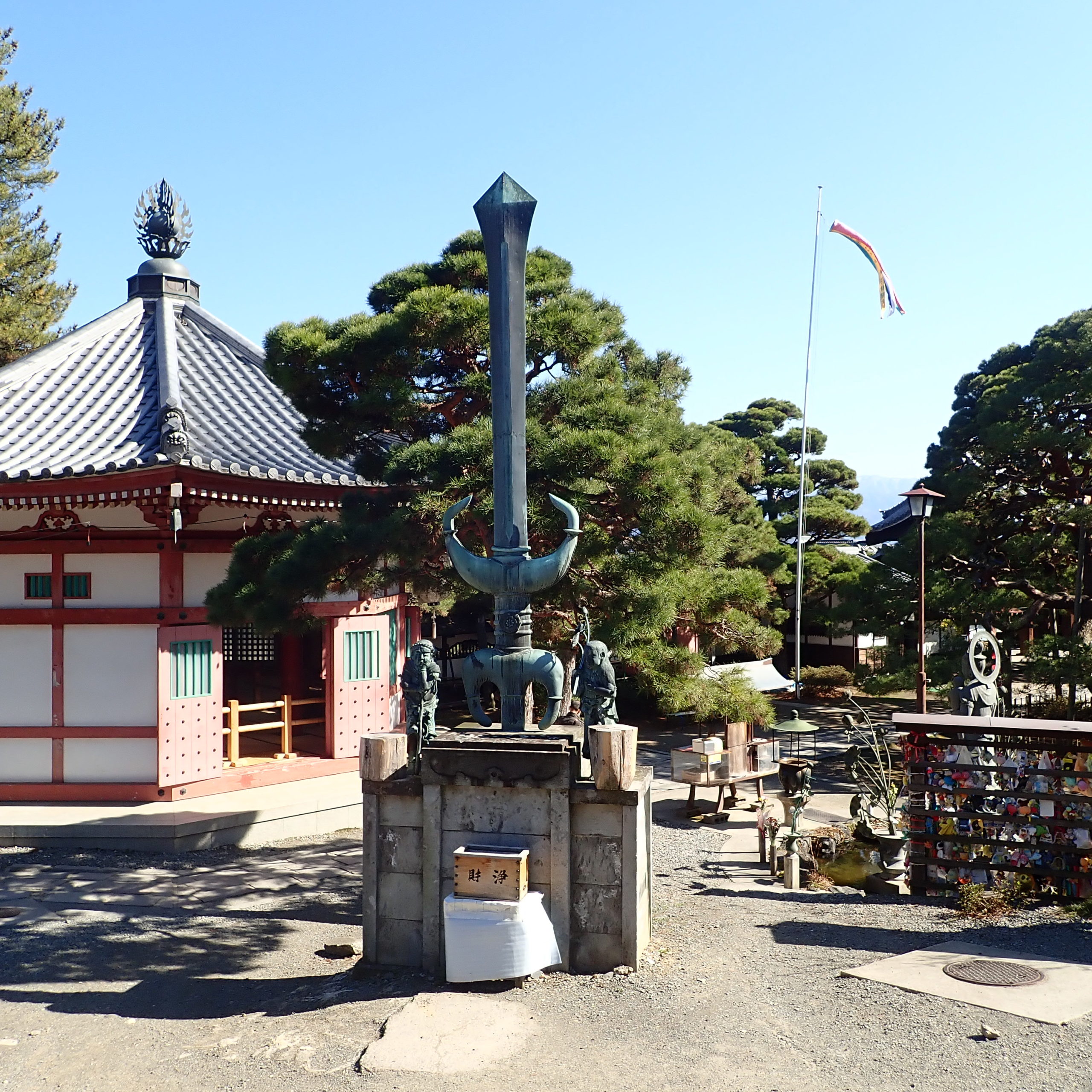 信州善光寺の参道にある大勧進にある不動明王の剣