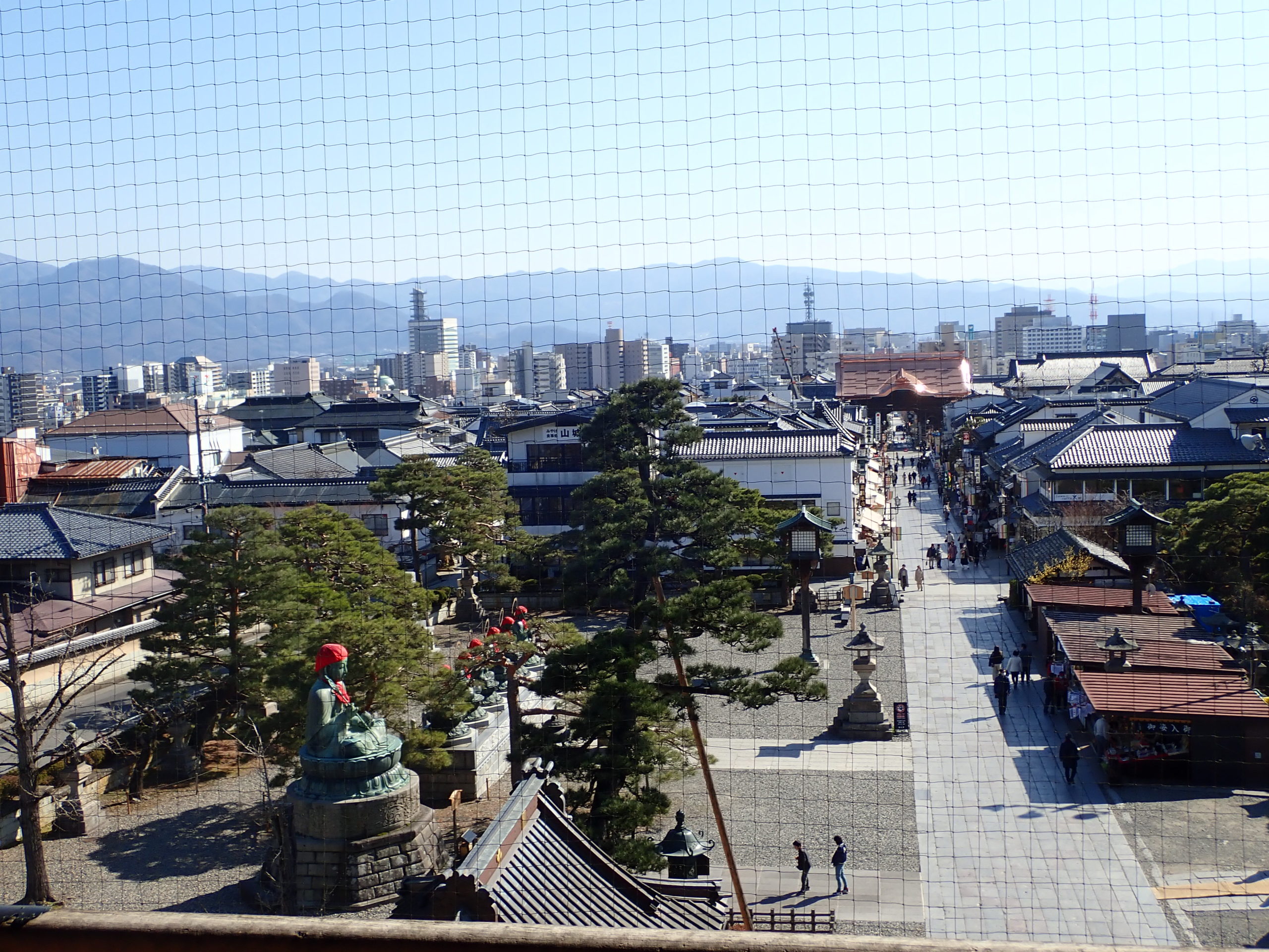 善光寺の山門からみる絶景