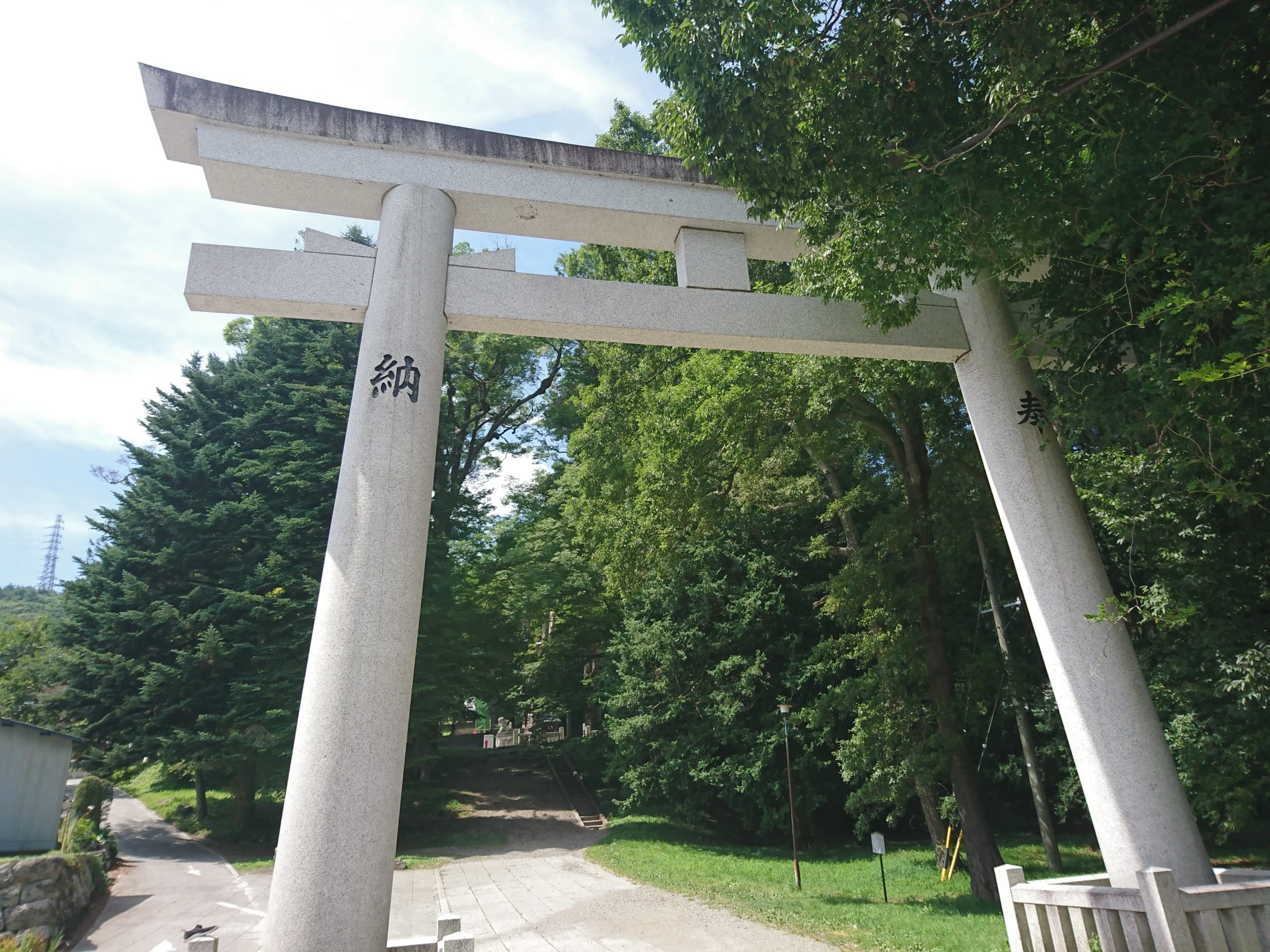 諏訪大社上社前宮の鳥居