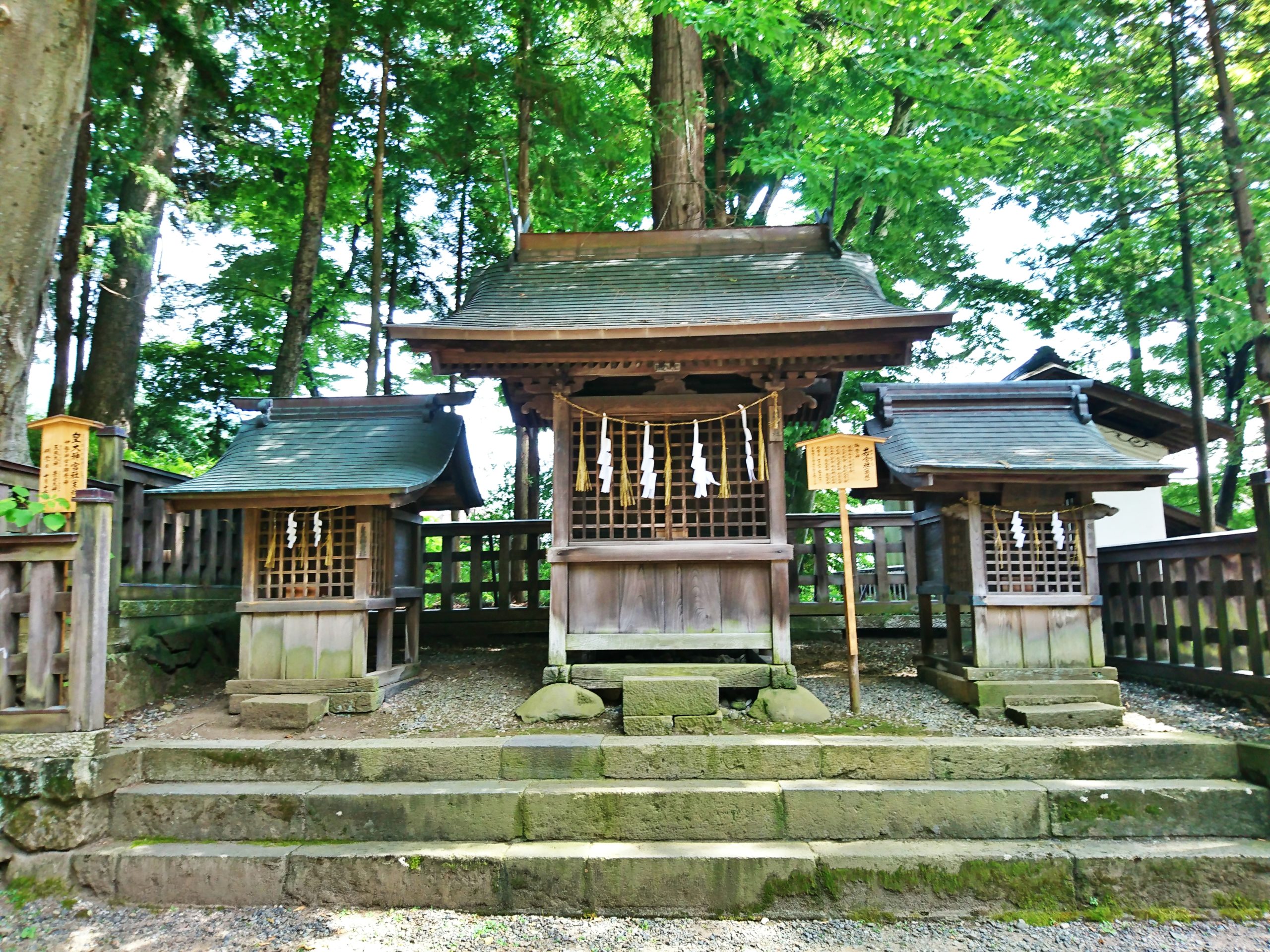 諏訪大社下社秋宮の皇大神宮社・若宮社・稲荷社