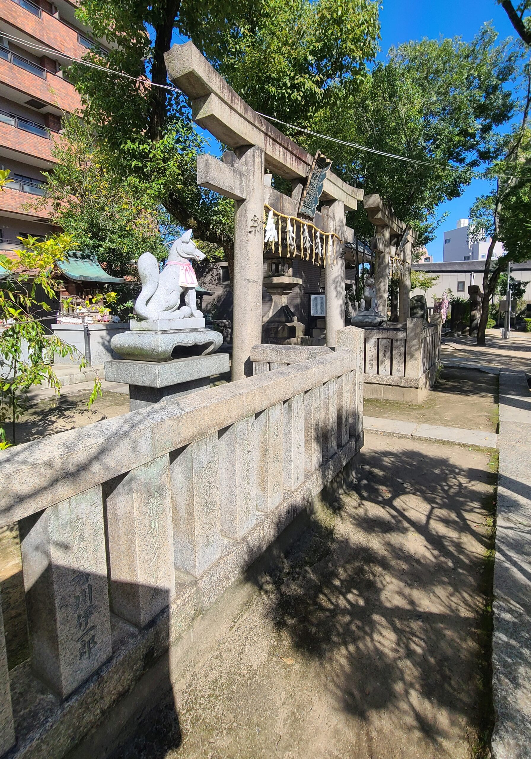 大阪の玉造稲荷神社の隣にある万慶稲荷神社（まんけんいなりじんじゃ）新山稲荷神社（しんやまいなりじんじゃ）