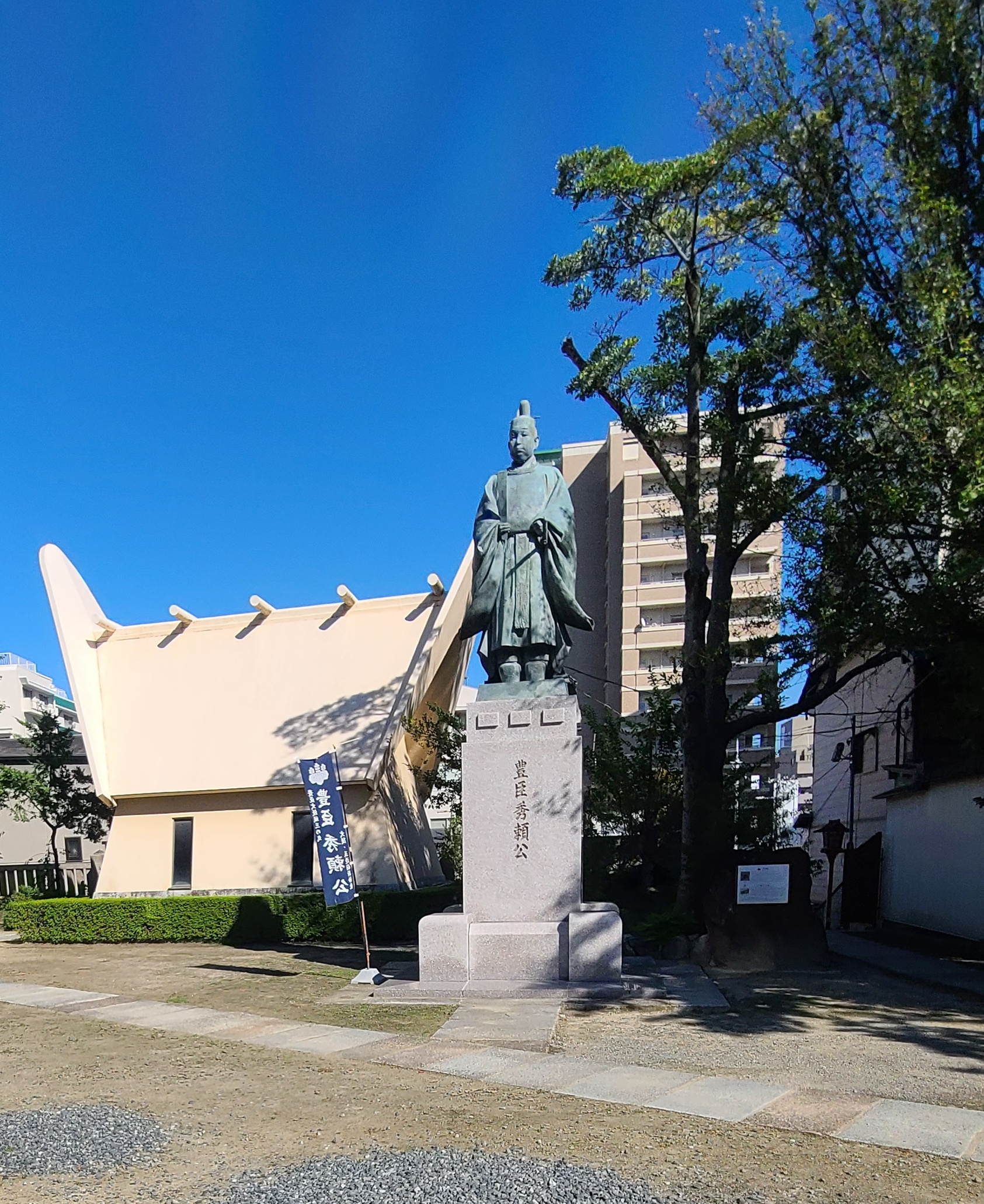 玉造稲荷神社にある豊臣秀頼公の像