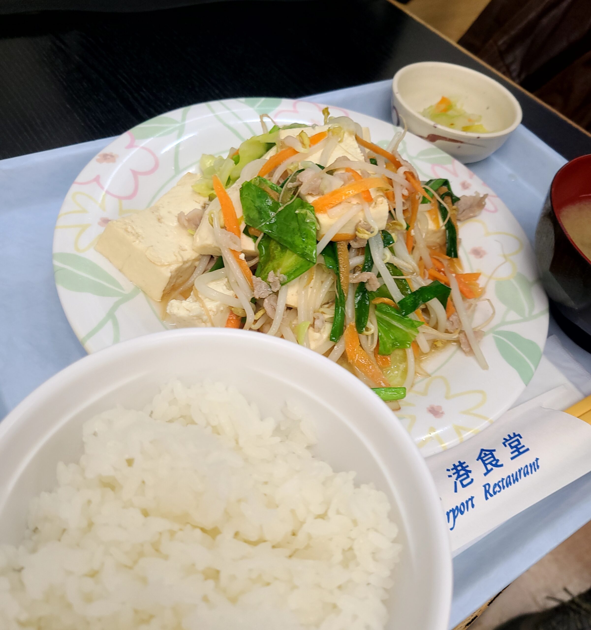 那覇空港で一番おススメのレストラン空港食堂の豆腐チャンプルー